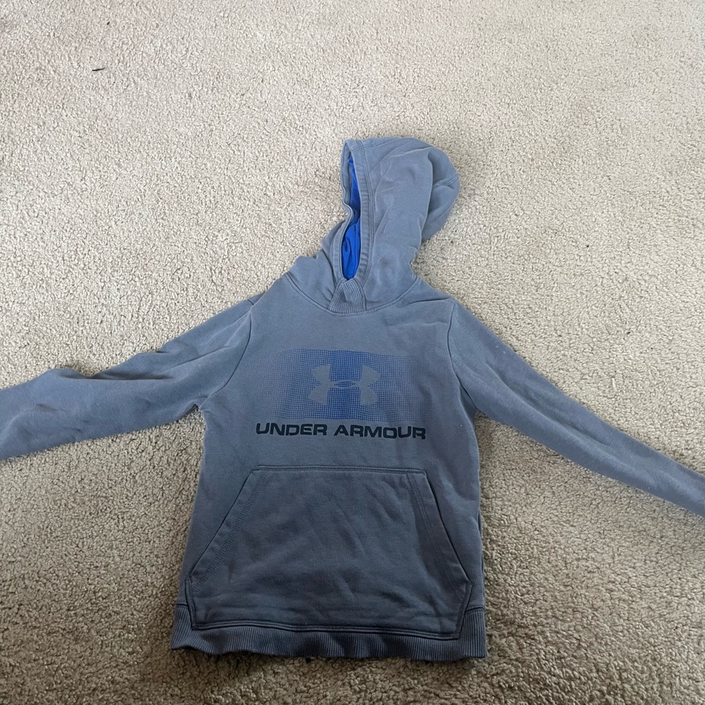 Under armour extra small hoodie